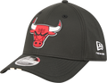 Chicago Bulls New Era Assist Black M-Crown 39THIRTY Flex Hat for Men product image 1, provided for visual reference and