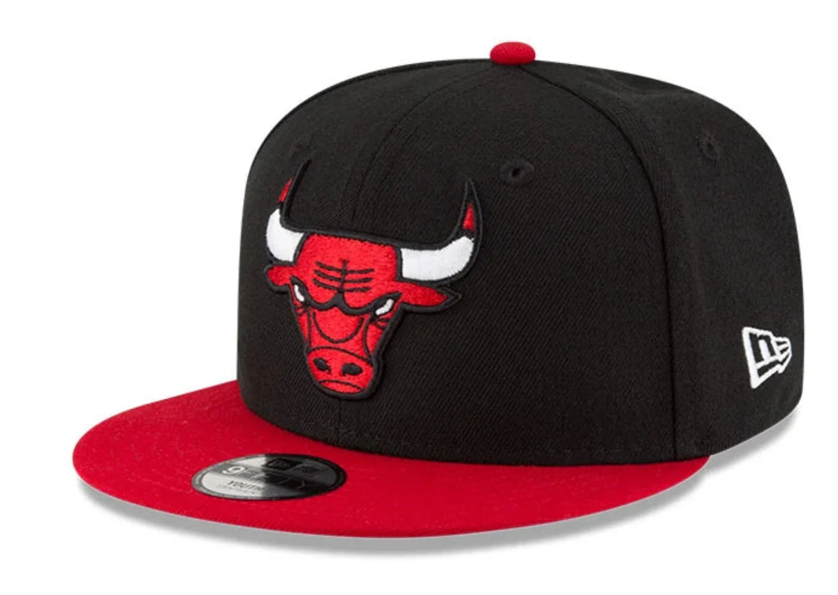 Youth Chicago Bulls 2-Tone Black/Red New Era 9FIFTY Snapback Hat product image 1, provided for visual reference and product