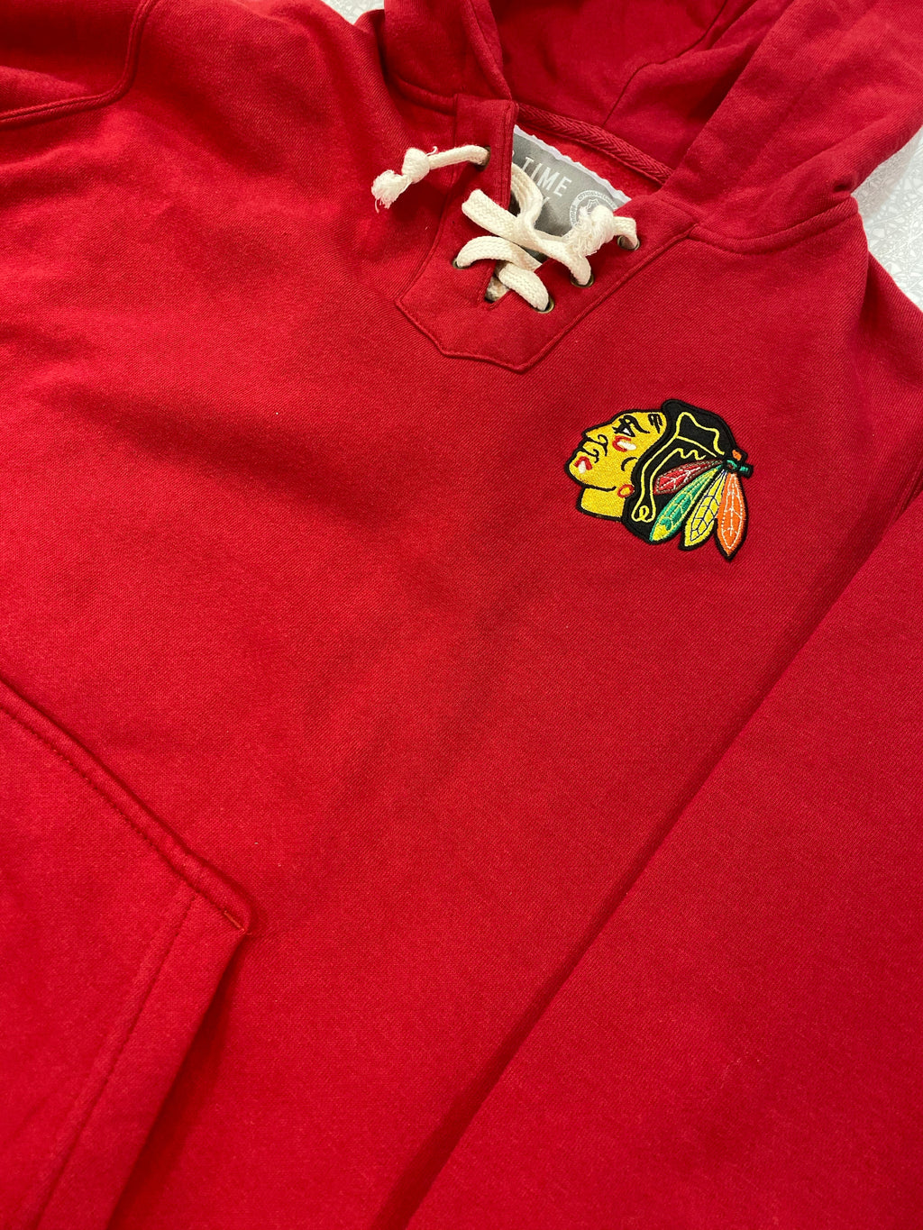 Chicago Blackhawks Queensboro Lace Hooded Sweatshirt for Women product image 2, provided for visual reference and product