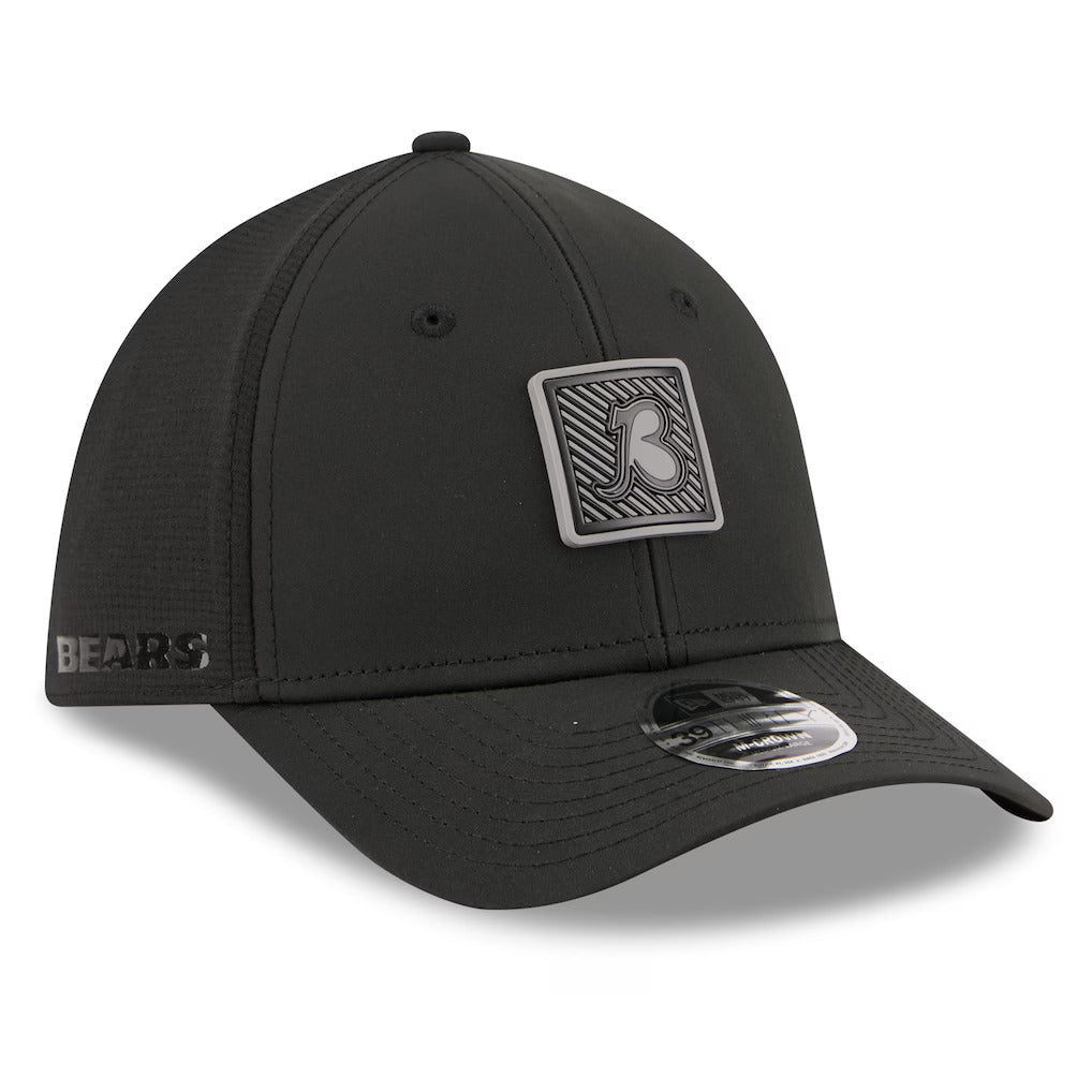 Chicago Bears New Era Black 2026 NFL Training Camp 39THIRTY M-Crown Flex Hat-B Logo product image 1, provided for visual