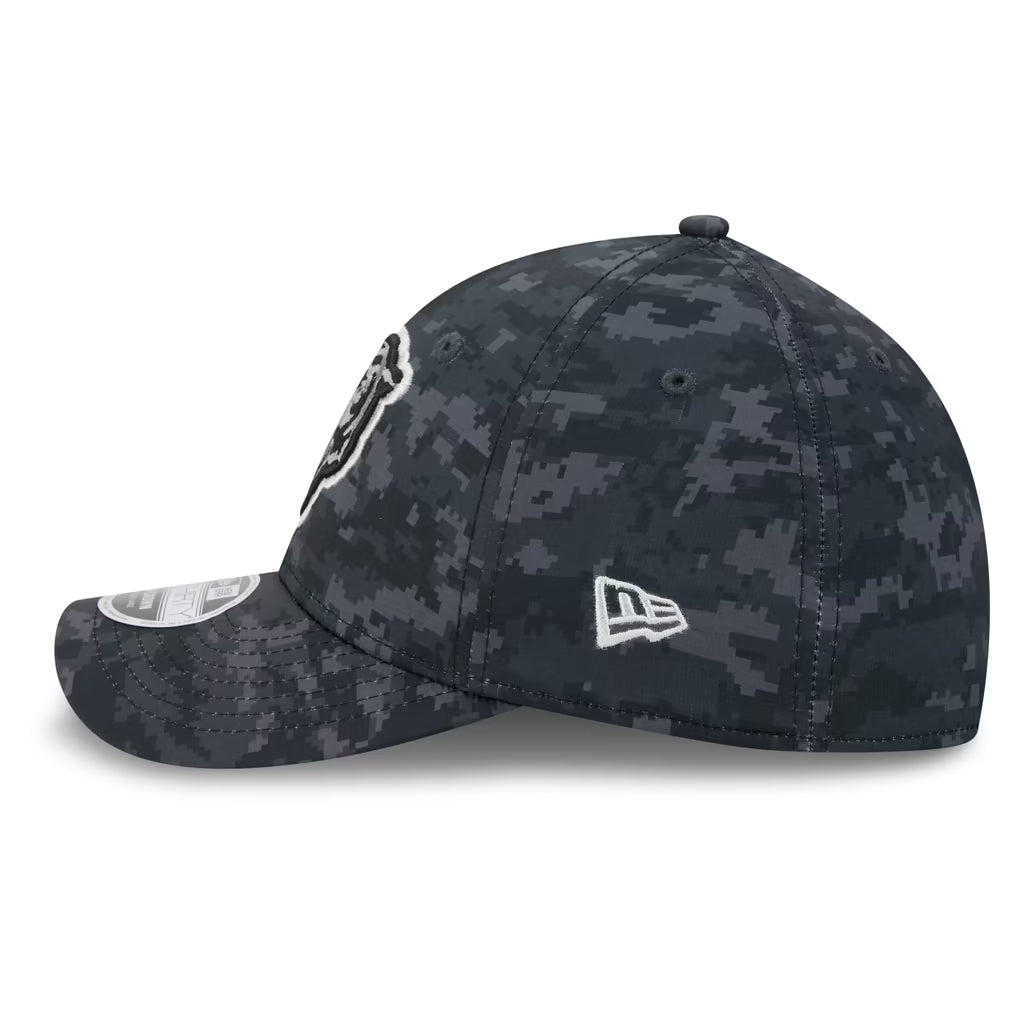 Chicago Bears New Era 2026 Salute To Service 39THIRTY M-Crown Stretch Hat - Black product image 7, provided for visual