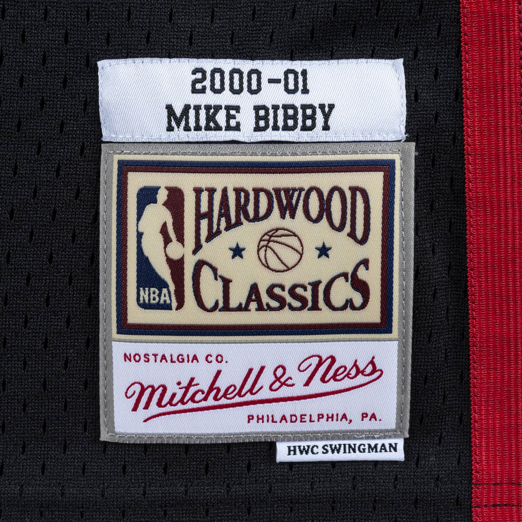 Vancouver Grizzlies Mike Bibby Mitchell & Ness Black 2000-01 Hardwood Classics Swingman Jersey for Men product image 4,